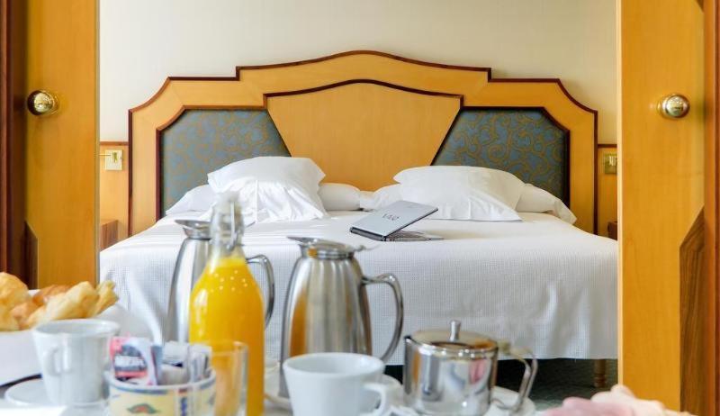 Oca Puerta Del Camino Hotel Σαντιάγο ντε Κομποστέλα Δωμάτιο φωτογραφία