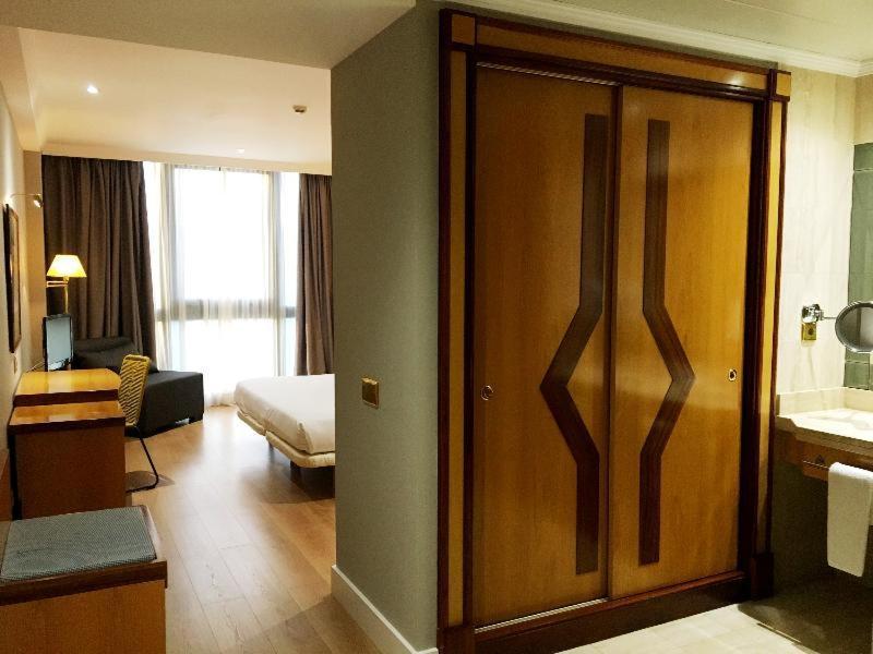 Oca Puerta Del Camino Hotel Σαντιάγο ντε Κομποστέλα Δωμάτιο φωτογραφία